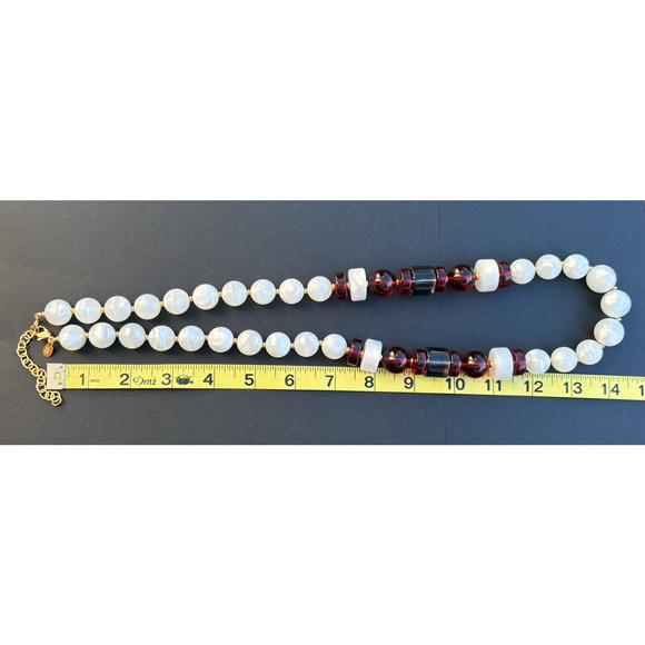 Vintage Joan Rivers Acrylic Lucite Strand Necklace White Red Chunky Gold Tone - Picture 10 of 10
